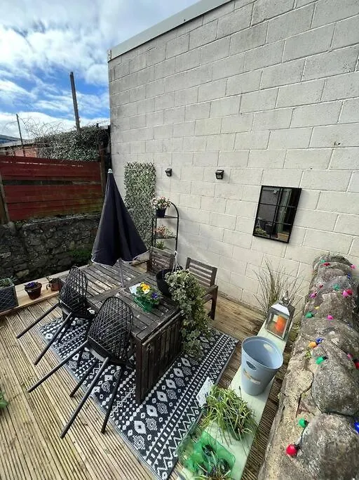 2 Just The Splott Sleeps 6 8Mins To Stadium Cardiff