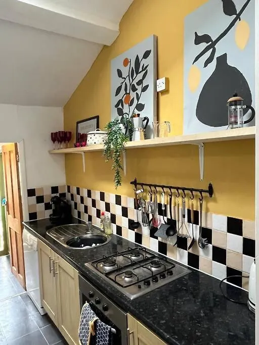 2 Just The Splott Sleeps 6 8Mins To Stadium Cardiff Feriehus